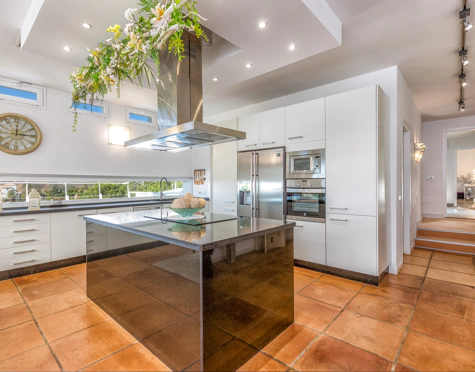 Villa for sale in Altos de Estepona
