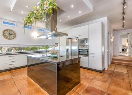 EXCEPCIONAL Y ENCANTADORA VILLA EN VENTA EN ESTEPONA