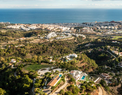 Villa for sale in Altos de Estepona