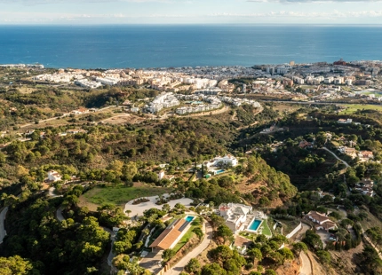EXCEPCIONAL Y ENCANTADORA VILLA EN VENTA EN ESTEPONA