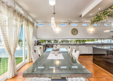 EXCEPCIONAL Y ENCANTADORA VILLA EN VENTA EN ESTEPONA