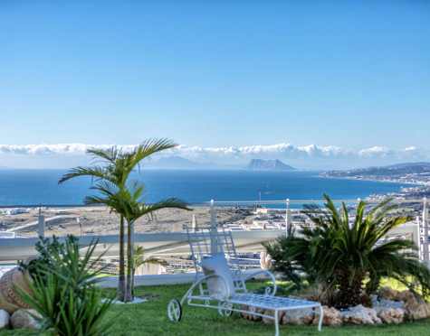 Villa for sale in Altos de Estepona