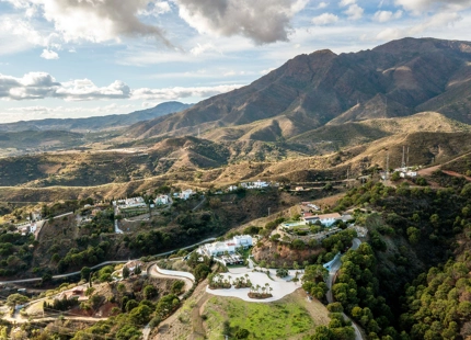 EXCEPCIONAL Y ENCANTADORA VILLA EN VENTA EN ESTEPONA