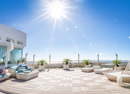 EXCEPCIONAL Y ENCANTADORA VILLA EN VENTA EN ESTEPONA