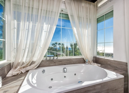 EXCEPCIONAL Y ENCANTADORA VILLA EN VENTA EN ESTEPONA