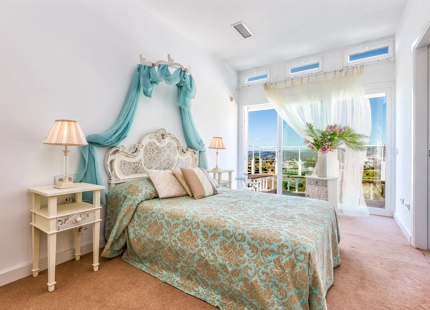 EXCEPCIONAL Y ENCANTADORA VILLA EN VENTA EN ESTEPONA