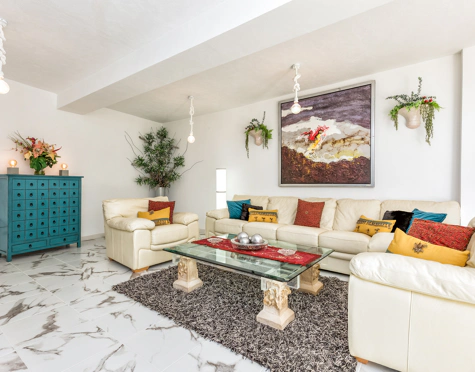 Villa for sale in Altos de Estepona