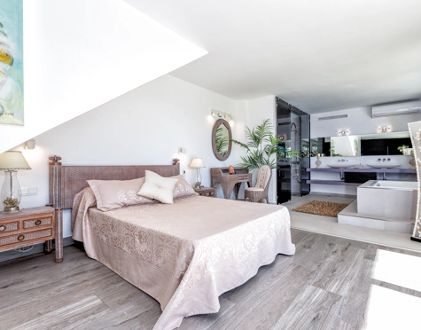 Villa for sale in Altos de Estepona
