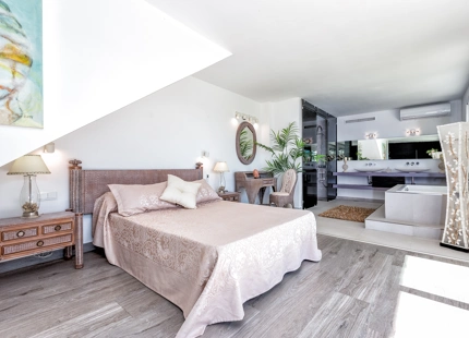 EXCEPCIONAL Y ENCANTADORA VILLA EN VENTA EN ESTEPONA