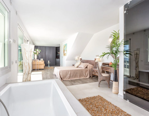Villa for sale in Altos de Estepona