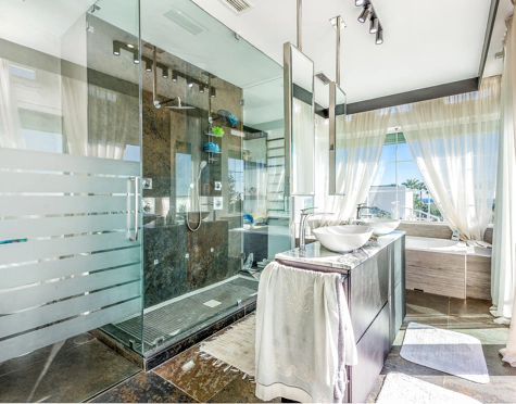 Villa for sale in Altos de Estepona