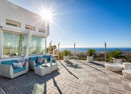 EXCEPCIONAL Y ENCANTADORA VILLA EN VENTA EN ESTEPONA