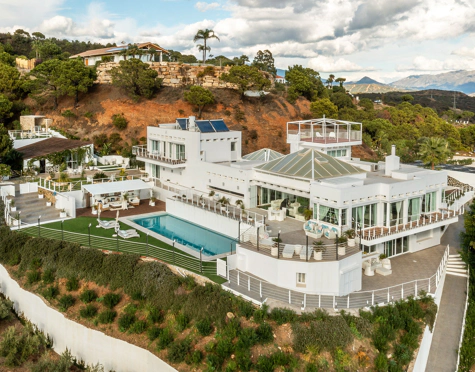 Villa for sale in Altos de Estepona
