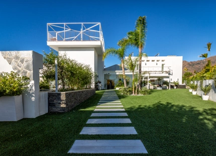 EXCEPCIONAL Y ENCANTADORA VILLA EN VENTA EN ESTEPONA