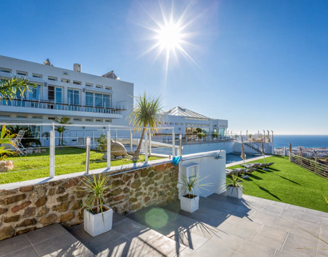 Villa for sale in Altos de Estepona