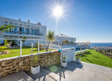 EXCEPCIONAL Y ENCANTADORA VILLA EN VENTA EN ESTEPONA