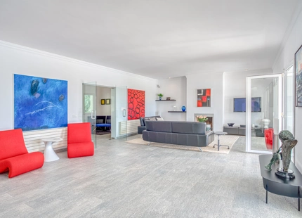EXQUISITE VILLA WITH EXPANSIVE GARDEN IN MARBELLA EAST