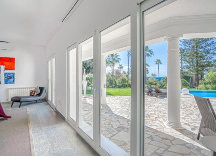 EXQUISITE VILLA WITH EXPANSIVE GARDEN IN MARBELLA EAST