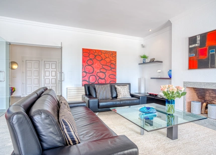 EXQUISITE VILLA WITH EXPANSIVE GARDEN IN MARBELLA EAST