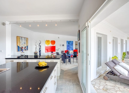 EXQUISITE VILLA WITH EXPANSIVE GARDEN IN MARBELLA EAST