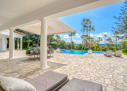 EXQUISITE VILLA WITH EXPANSIVE GARDEN IN MARBELLA EAST