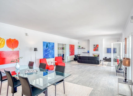 EXQUISITE VILLA WITH EXPANSIVE GARDEN IN MARBELLA EAST