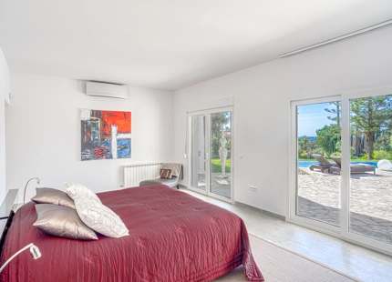EXQUISITE VILLA WITH EXPANSIVE GARDEN IN MARBELLA EAST