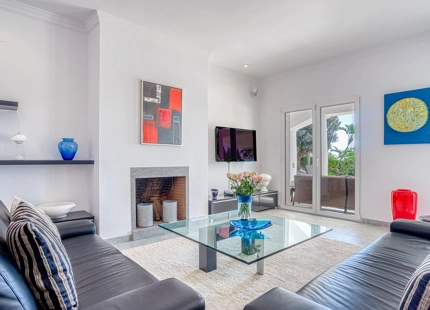EXQUISITE VILLA WITH EXPANSIVE GARDEN IN MARBELLA EAST