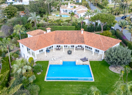 EXQUISITE VILLA WITH EXPANSIVE GARDEN IN MARBELLA EAST