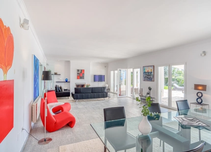 EXQUISITE VILLA WITH EXPANSIVE GARDEN IN MARBELLA EAST