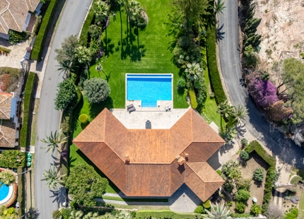EXQUISITE VILLA WITH EXPANSIVE GARDEN IN MARBELLA EAST