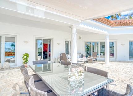 EXQUISITE VILLA WITH EXPANSIVE GARDEN IN MARBELLA EAST