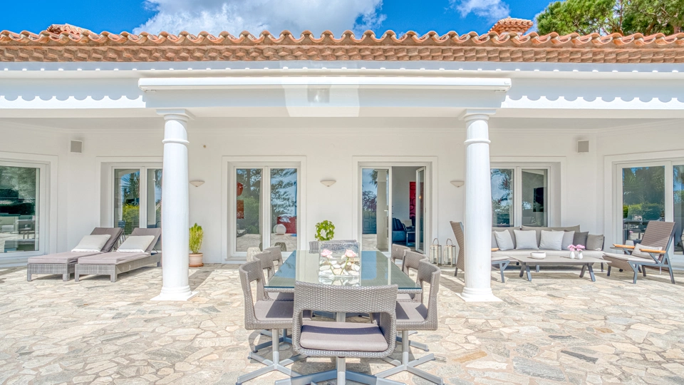 Villa for sale in Hacienda las Chapas, Marbella East