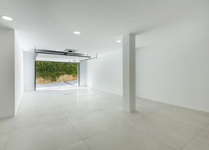STUNNING VILLA IN BENAHAVÍS WITH BREATHTAKING SEA AND MOUNTAIN VIEWS