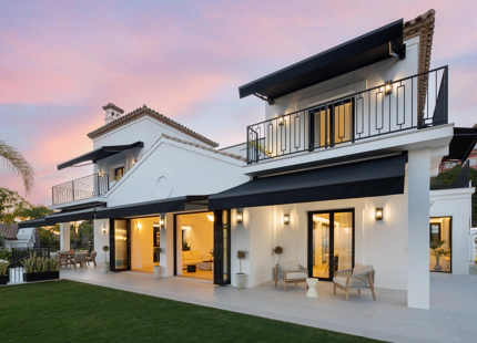STUNNING VILLA IN BENAHAVÍS WITH BREATHTAKING SEA AND MOUNTAIN VIEWS