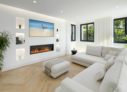 STUNNING VILLA IN BENAHAVÍS WITH BREATHTAKING SEA AND MOUNTAIN VIEWS
