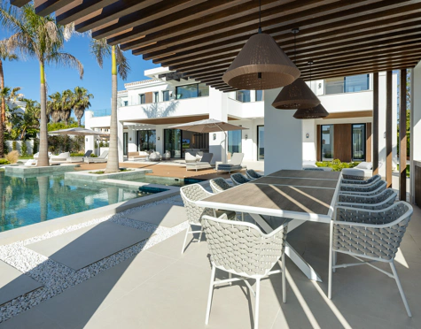 Villa for sale in Monte Halcones, Benahavis
