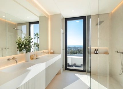 EXCEPTIONAL VILLA IN BENAHAVÍS WITH INCREDIBLE AMENITIES AND BREATHTAKING VIEWS