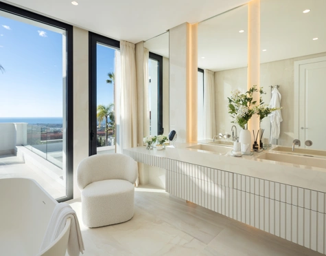 Villa for sale in Monte Halcones, Benahavis