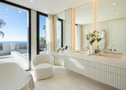 EXCEPTIONAL VILLA IN BENAHAVÍS WITH INCREDIBLE AMENITIES AND BREATHTAKING VIEWS