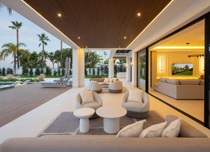 EXCEPTIONAL VILLA IN BENAHAVÍS WITH INCREDIBLE AMENITIES AND BREATHTAKING VIEWS