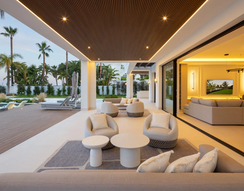Villa for sale in Monte Halcones, Benahavis