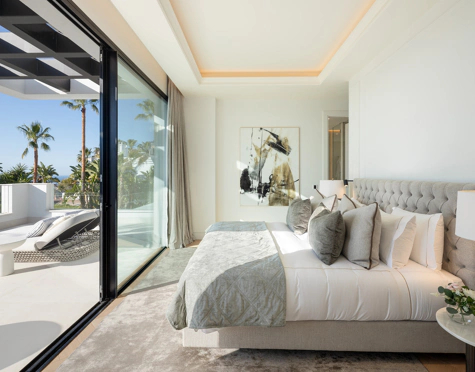 Villa for sale in Monte Halcones, Benahavis