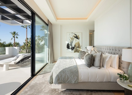 EXCEPTIONAL VILLA IN BENAHAVÍS WITH INCREDIBLE AMENITIES AND BREATHTAKING VIEWS