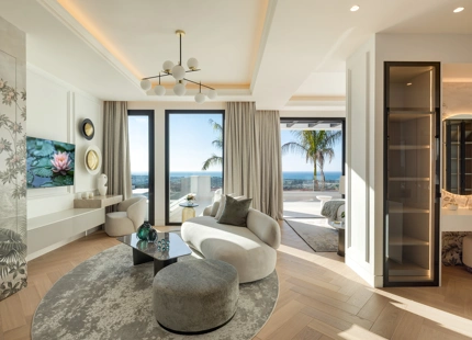 EXCEPTIONAL VILLA IN BENAHAVÍS WITH INCREDIBLE AMENITIES AND BREATHTAKING VIEWS