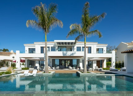 EXCEPTIONAL VILLA IN BENAHAVÍS WITH INCREDIBLE AMENITIES AND BREATHTAKING VIEWS
