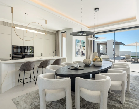 Villa for sale in Monte Halcones, Benahavis