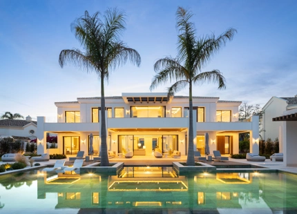 EXCEPTIONAL VILLA IN BENAHAVÍS WITH INCREDIBLE AMENITIES AND BREATHTAKING VIEWS