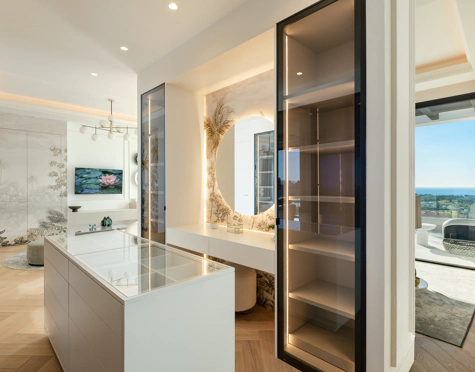 Villa for sale in Monte Halcones, Benahavis