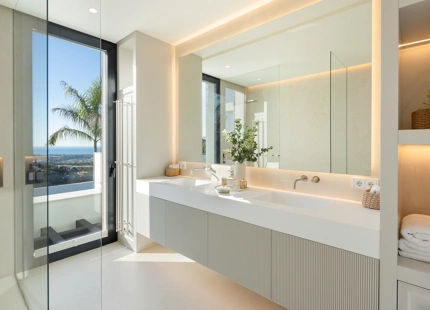 EXCEPTIONAL VILLA IN BENAHAVÍS WITH INCREDIBLE AMENITIES AND BREATHTAKING VIEWS